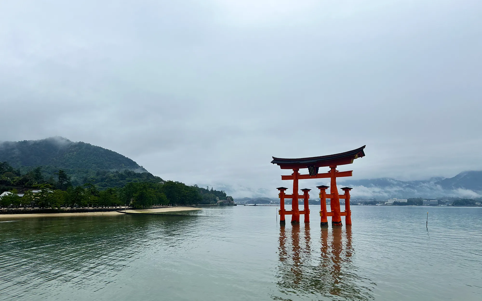 雨の厳島神社